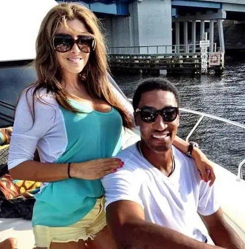 卡戴珊成人水杯视频