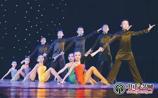 成人拉丁群舞表演视频,成人拉丁群舞表演精彩瞬间